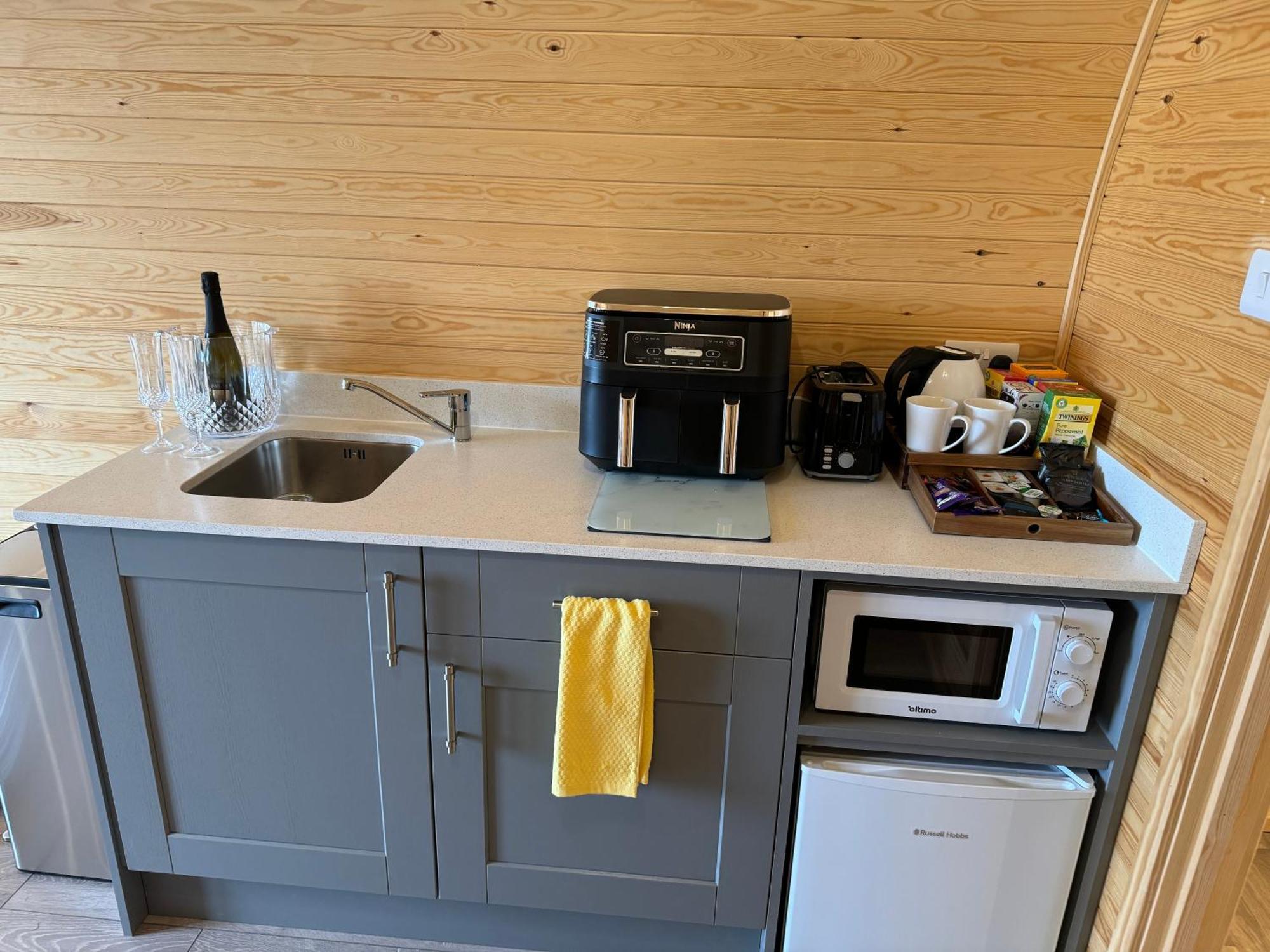 Hotel Ffrith Beach Glamping With Hot Tub Prestatyn Esterno foto